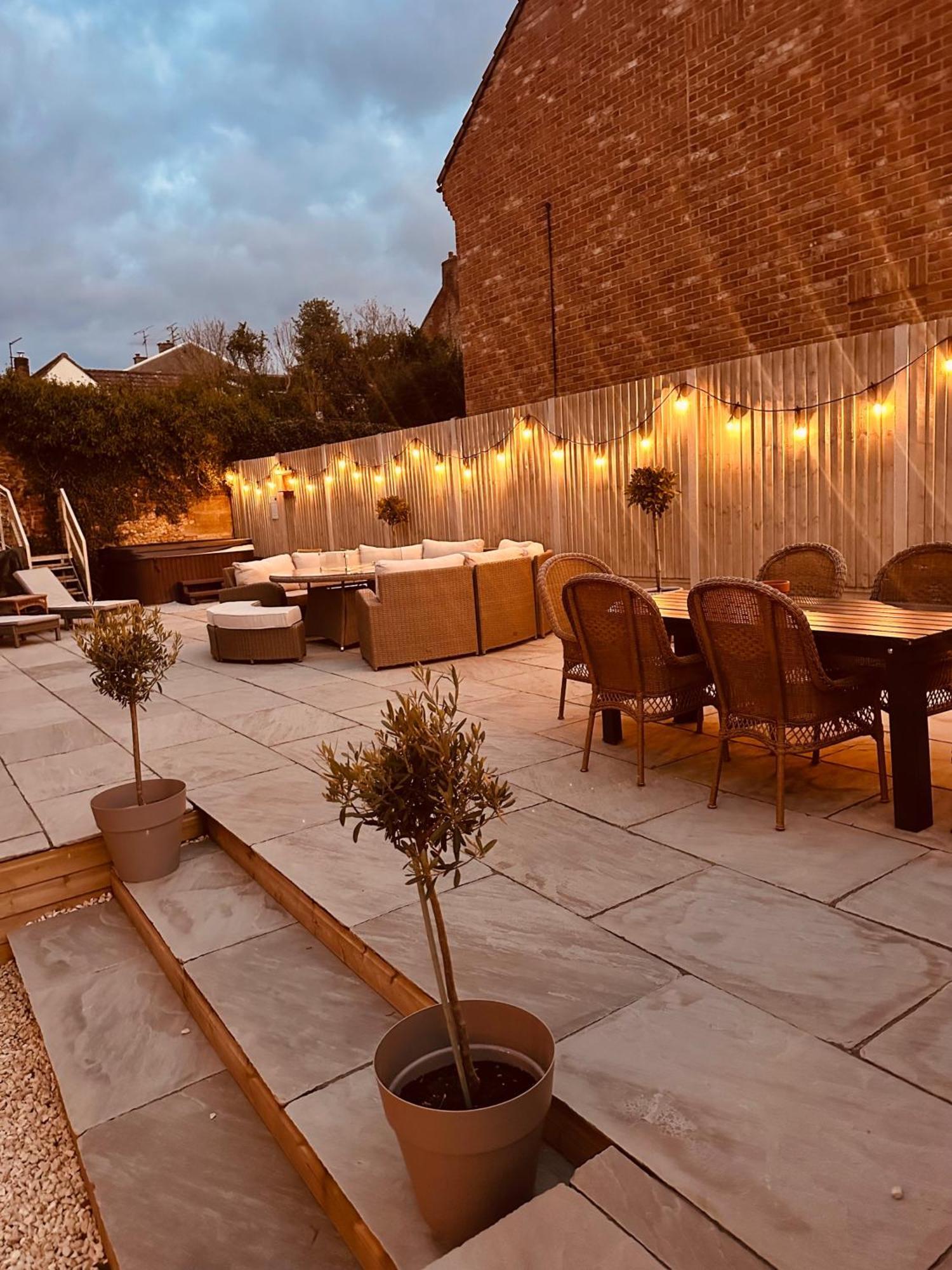 Luxury Group Celebration House With Hot Tub & Bar! Warminster Exterior foto